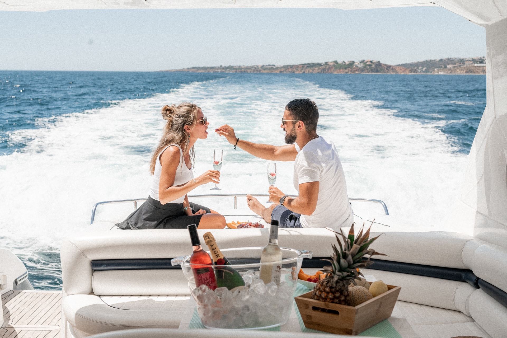 Location d’un yacht en famille sur la Côte d’Azur : que faire de vos journées ?